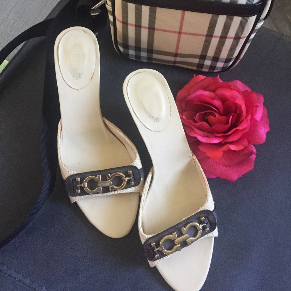 Todd’s linen and leather mules